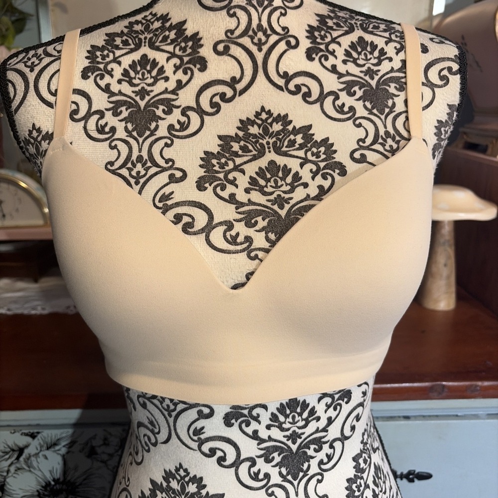 SOMA Smooth Nude 36B Enbliss Wireless Bra - Pure Comfort.